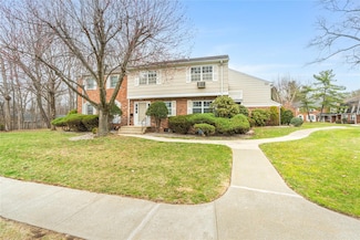 222 Doxbury Ln, Suffern, NY 10901