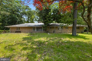 280 Eggerts Crossing Rd, Lawrence Township, NJ 08648