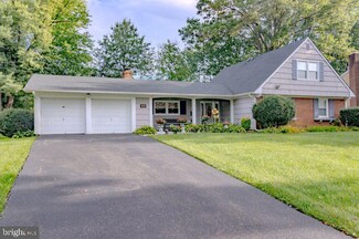 40 Club House Dr, Willingboro, NJ 08046