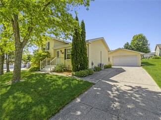 1603 Hyvue St, Adel, IA 50003