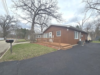35725 N Grove Ave, Ingleside, IL 60041