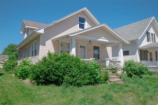 136 Bowling St SW, Cedar Rapids, IA 52404