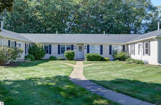 7177 Cherrywood Ct, Traverse City, MI 49686