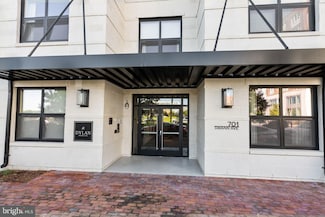 701 Swann Ave Unit 302, Alexandria, VA 22301
