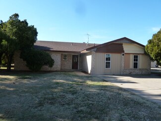 621 A St, Snyder, OK 73566