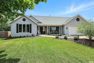 4605 Greenbrier Dr, Davenport, IA 52807