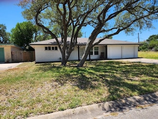 1905 Bay Ave, Rockport, TX 78382