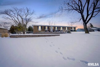 806 Curtis Ct, Eureka, IL 61530