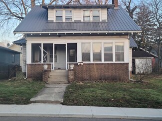 105 4th St, Winona Lake, IN 46590