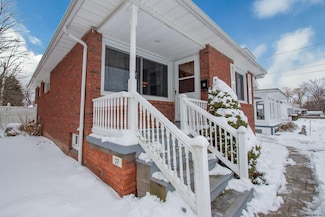 37 Swartson Ct, Albany, NY 12209