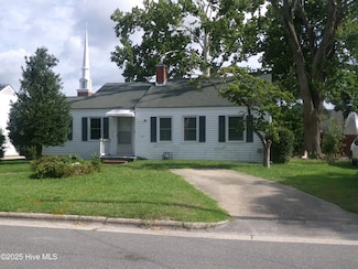 1009 E 6th St, Lumberton, NC 28358