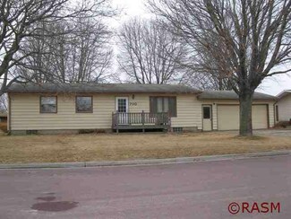 700 Winnie Ave, Windom, MN 56101