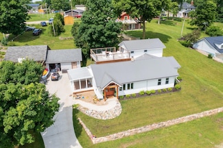 9061 E Hatchery Rd, Syracuse, IN 46567