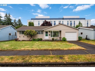 10438 NE Davis St, Portland, OR 97220