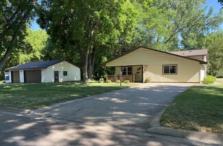 732 16th St, Windom, MN 56101