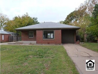 939 N Crestway St, Wichita, KS 67208