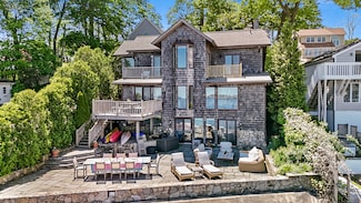 64 Ocean Dr E, Stamford, CT 06902