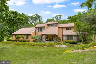 21 Deer Run Dr, Hershey, PA 17033
