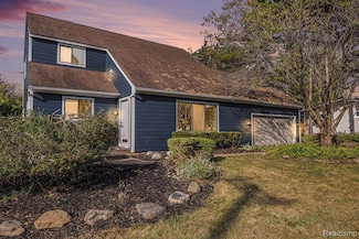 4188 Loch Dr, Highland, MI 48357