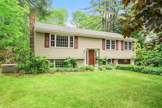 112 Bowdoin St, Yarmouth, ME 04096