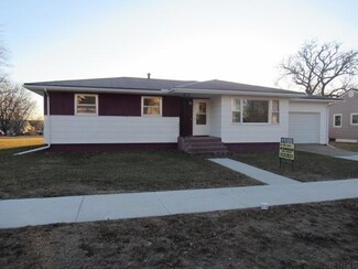 206 3rd St SW, Hopkinton, IA 52237
