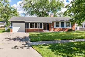 1221 Springdale Ln, Elk Grove Village, IL 60007