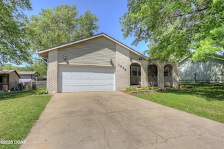 1226 W 9th St, Webb City, MO 64870