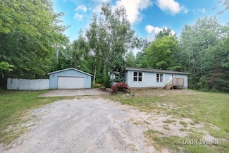 17424 Hickory St, Spring Lake, MI 49456