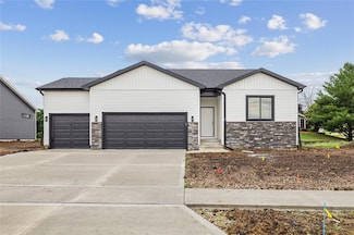 2311 N 8th Ave E, Newton, IA 50208