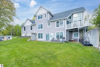 619 Arbutus Dr, Cadillac, MI 49601
