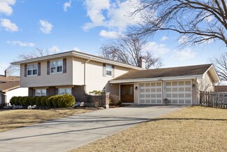 1165 Mayfield Ln, Hoffman Estates, IL 60169