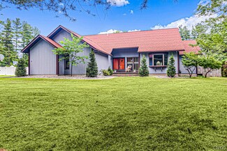 8 Stonebridge Rd, New Hartford, NY 13413