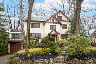 21 Gammons Rd, Waban, MA 02468