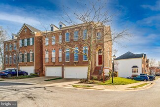 7040 Mundy Point Ct, Fort Belvoir, VA 22060