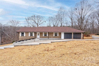 238 Lincoln Dr, Forest City, NC 28043