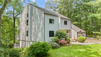 494 Rock Rimmon Rd, Stamford, CT 06903