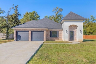 927 Magdalena St, Sulphur, LA 70663