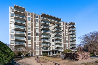 60 Babcock St Unit 64, Brookline, MA 02446