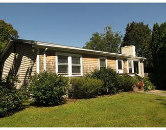 61 Beach Ave, South Dartmouth, MA 02748