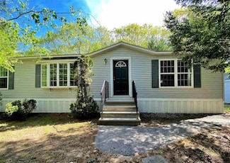 25 Kenyann Dr, Wolfeboro, NH 03894