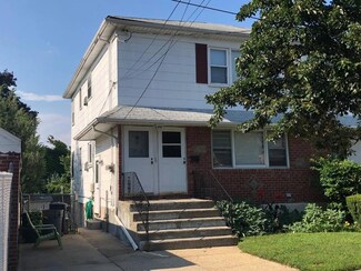 13710 255th St, Rosedale, NY 11422