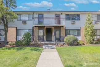 1335 Cricket Ln, Woodbridge, NJ 07095