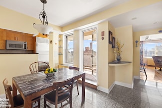 345 E 86th St Unit 22A, New York, NY 10028