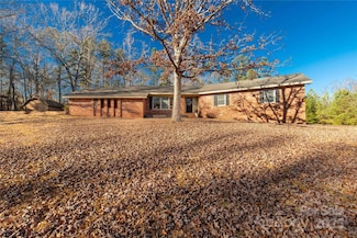 2570 Pineview Dr, Lancaster, SC 29720