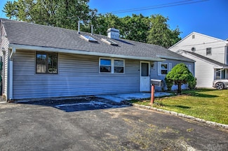 16 Winthrop Rd, Edison, NJ 08817