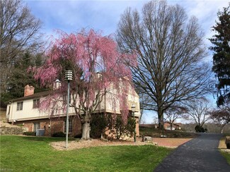 4678 Pin Oak Ln, Canfield, OH 44406
