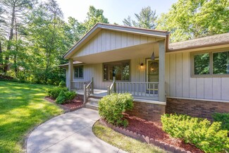 5211 Strawberry Lake Rd, Whitmore Lake, MI 48189