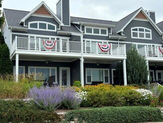 416 S 3rd Ave Unit 2, Sturgeon Bay, WI 54235