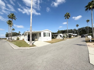 29 Oakwood Dr, Thonotosassa, FL 33592