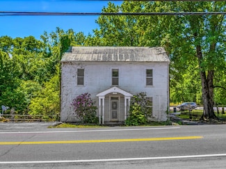 115 E Meeting St, Dandridge, TN 37725